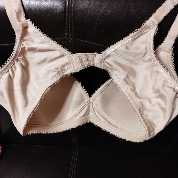 Wacoal Cream Bra.  34C - Picture 6 of 9